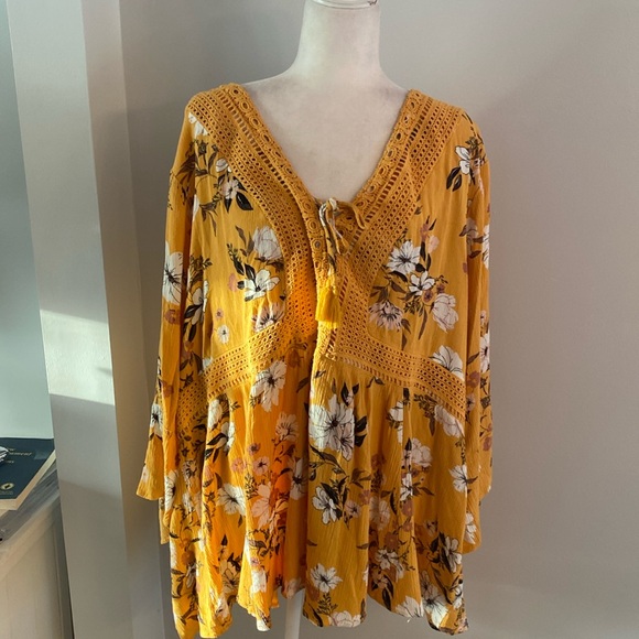 torrid Tops - Torrid size 6 top